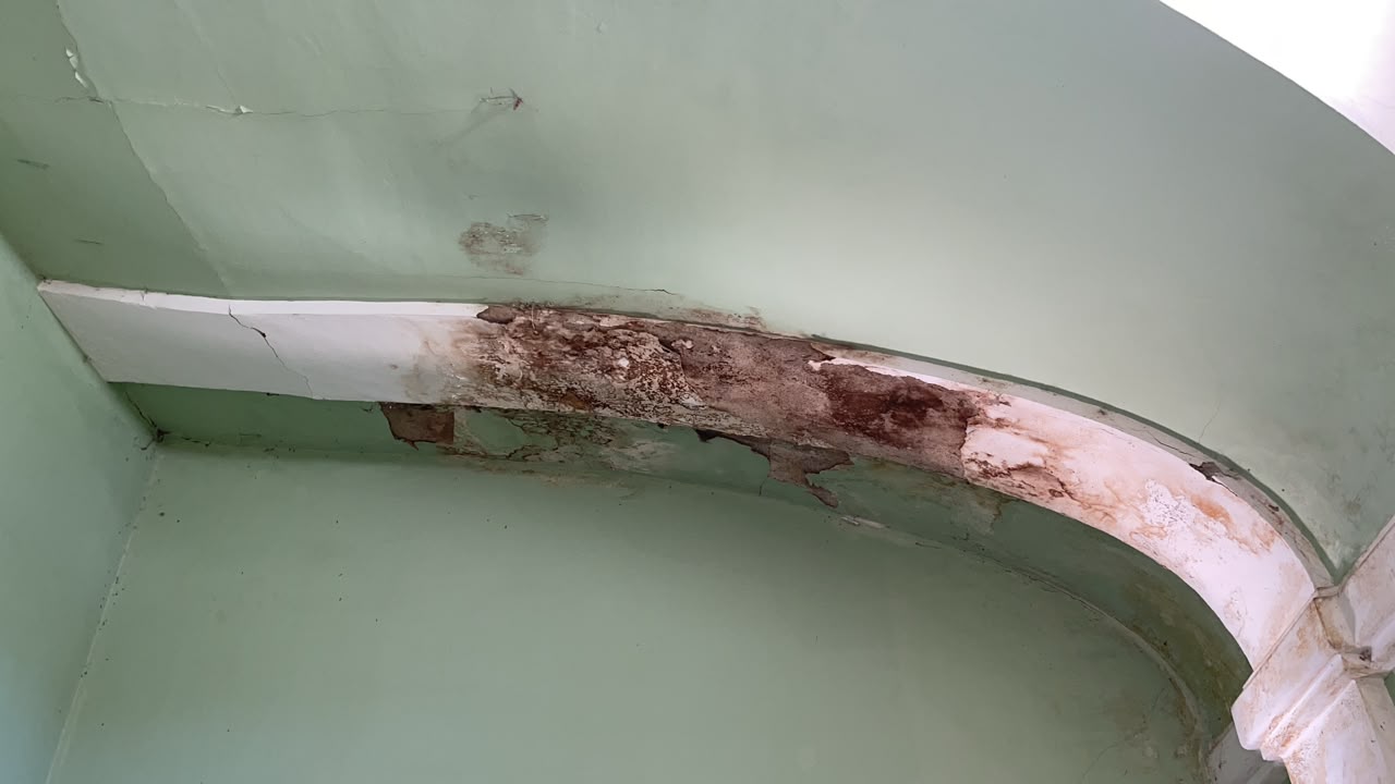 Evidência de deterioração na capela — foto 2