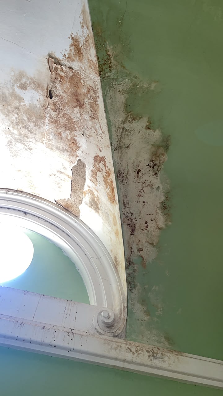 Evidência de deterioração na capela — foto 3